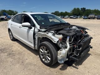 2017 Ford Fusion Hybrid SE - Exterior Front Right Corner Image